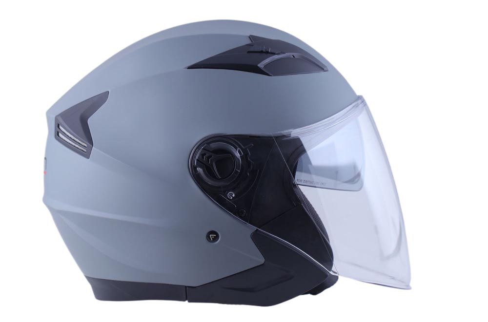 casco de moto gris nardo