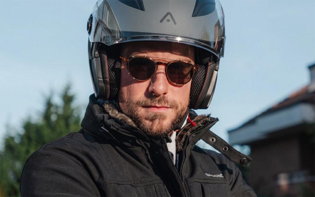 casco jet abierto con visor solar